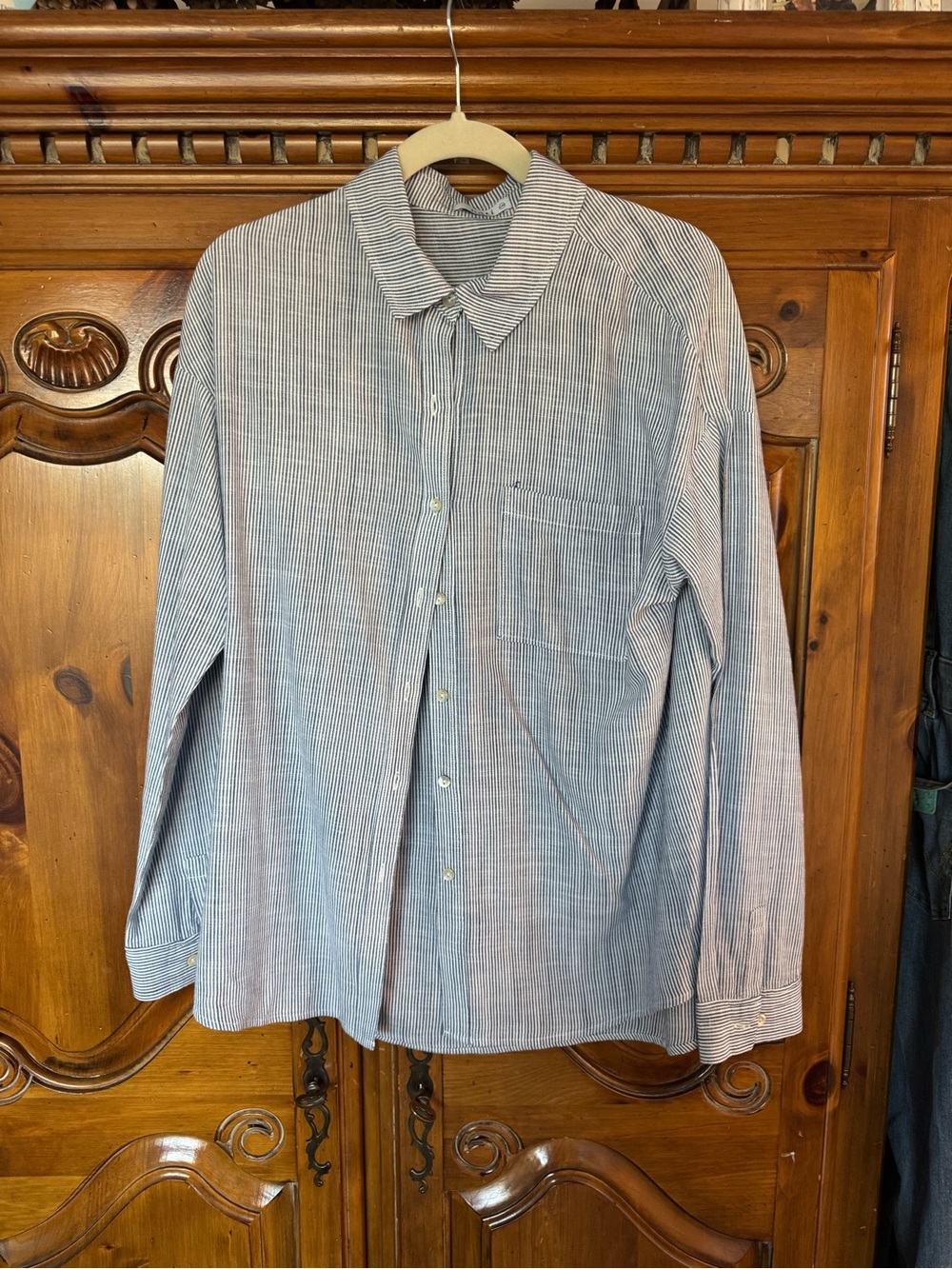 Men's Long-Sleeve Button-Down Shirt in Light Blue Stripe